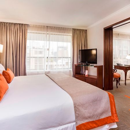 Plaza El Bosque Ebro Hotel Santiago Luaran gambar Suite