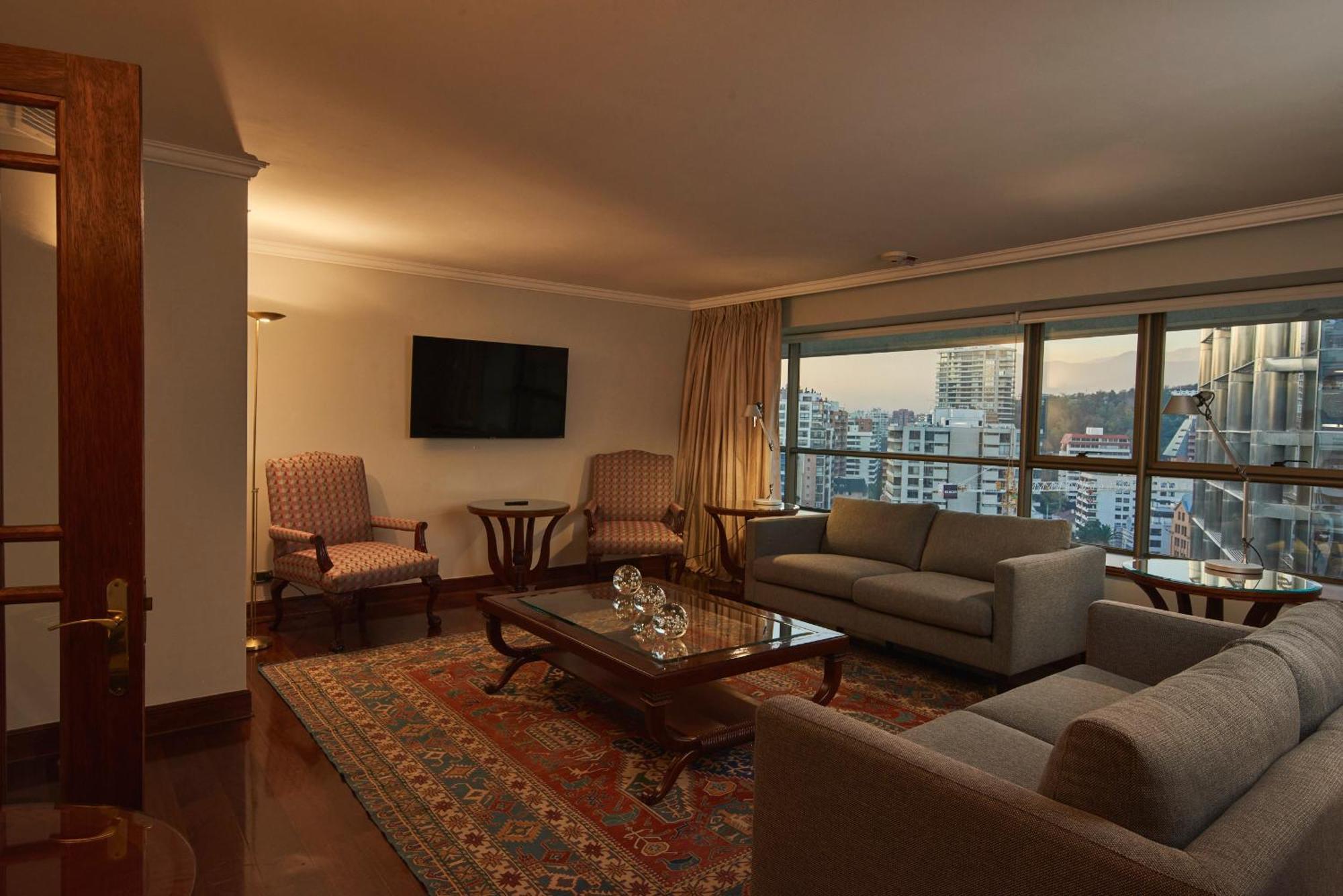 Plaza El Bosque Ebro Hotel Santiago Luaran gambar Living room
