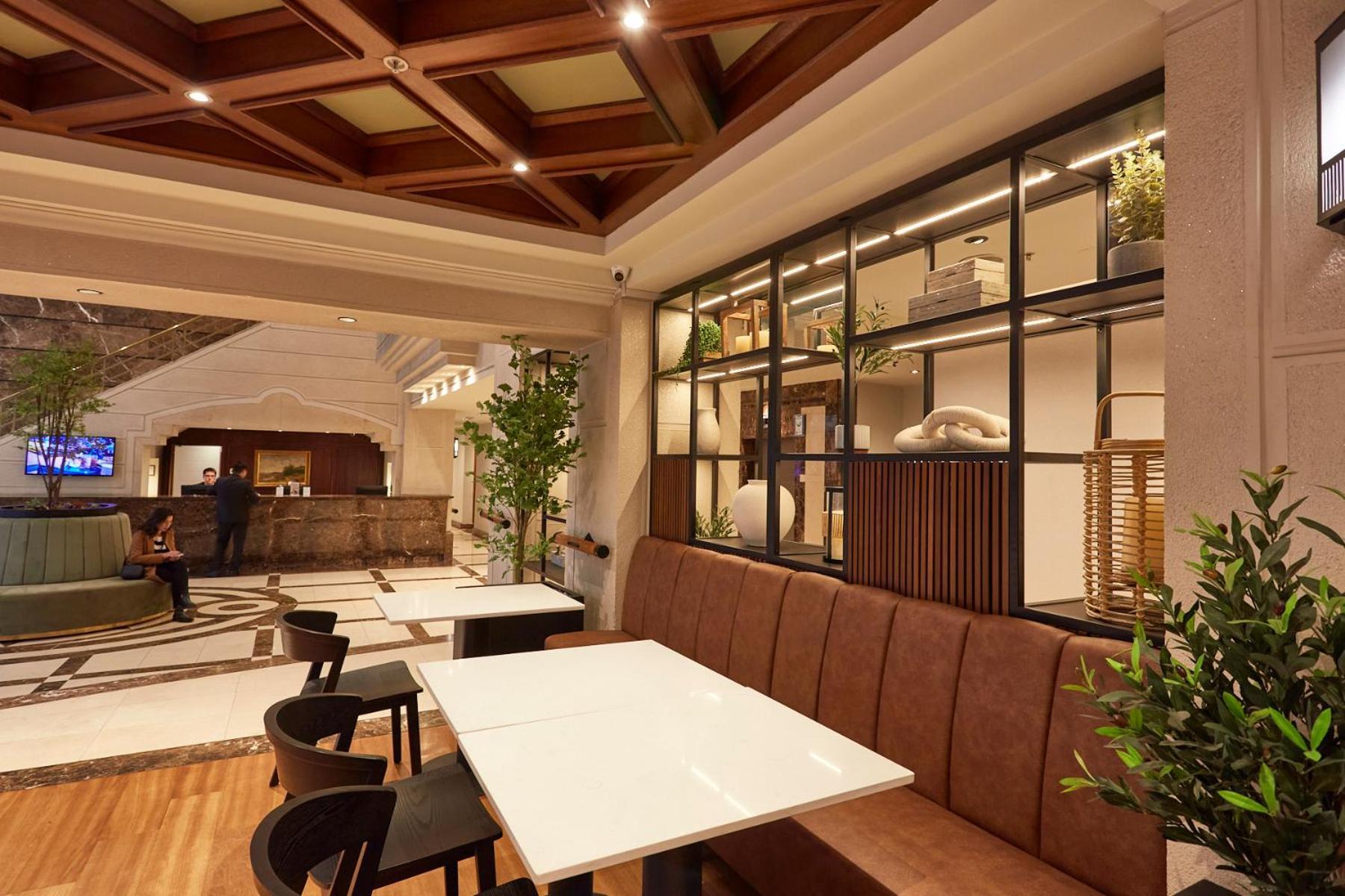 Plaza El Bosque Ebro Hotel Santiago Luaran gambar The interior of the lounge