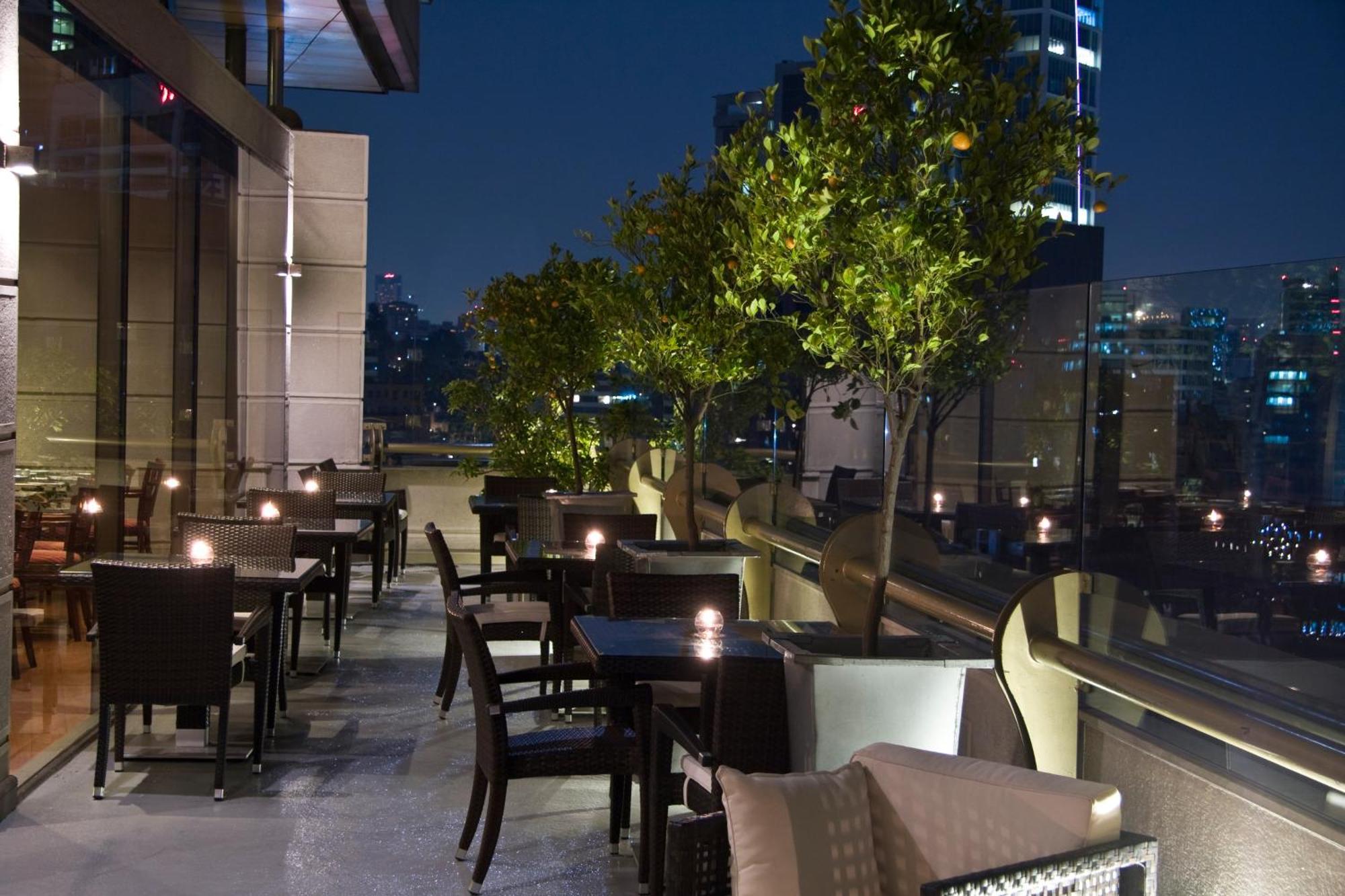 Plaza El Bosque Ebro Hotel Santiago Luaran gambar The Terrace